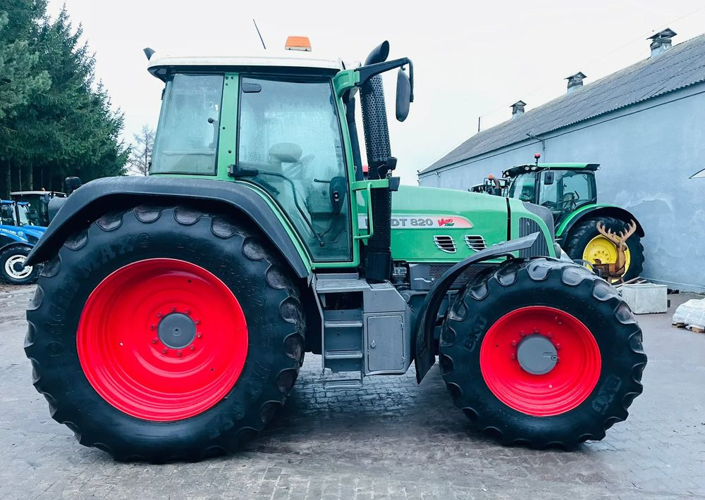 Fendt 820 - Traktor: 5 kép. Fendt 820 - Traktor: 5 kép.