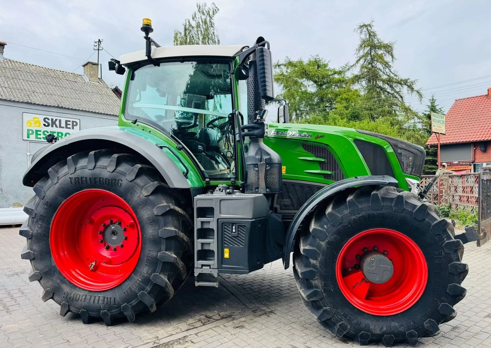 Fendt 828 Vario Profi Plus - Traktor: 5 kép. Fendt 828 Vario Profi Plus - Traktor: 5 kép.