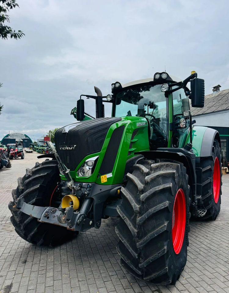 Fendt 828 Vario Profi Plus - Traktor: 1 kép. Fendt 828 Vario Profi Plus - Traktor: 1 kép.