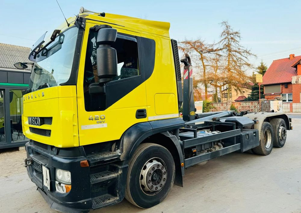 Iveco STRALIS - Horgos rakodó teherautó: 1 kép. Iveco STRALIS - Horgos rakodó teherautó: 1 kép.
