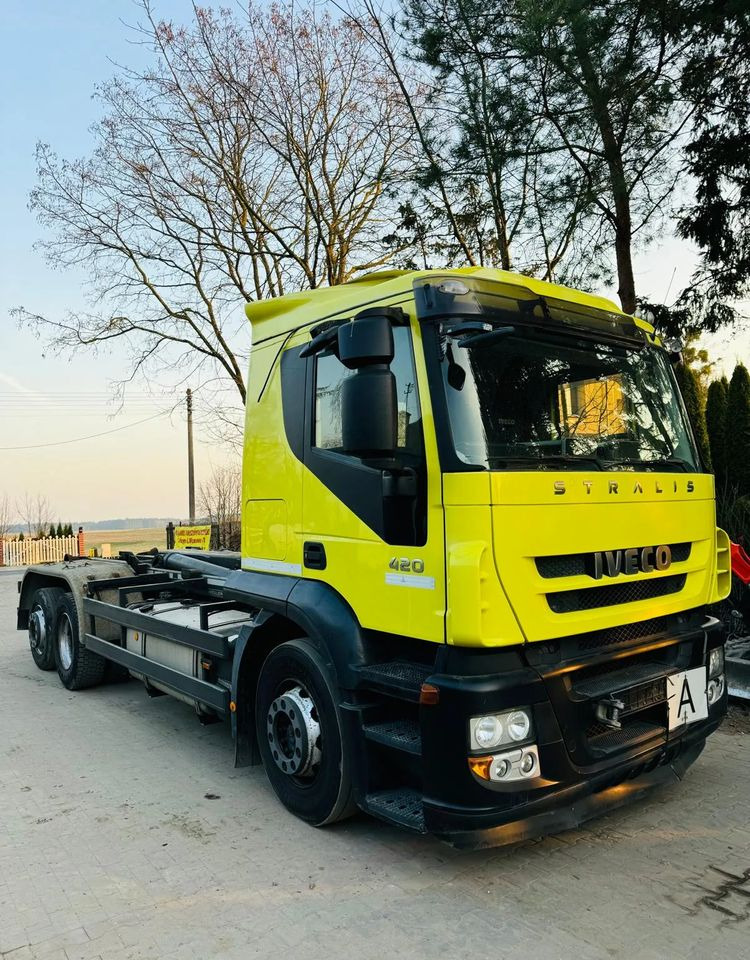 Iveco STRALIS - Horgos rakodó teherautó: 5 kép. Iveco STRALIS - Horgos rakodó teherautó: 5 kép.