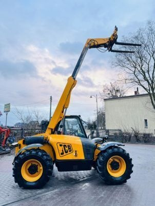 JCB 526-56 AGRI PLUS - Teleszkópos rakodó: 5 kép. JCB 526-56 AGRI PLUS - Teleszkópos rakodó: 5 kép.