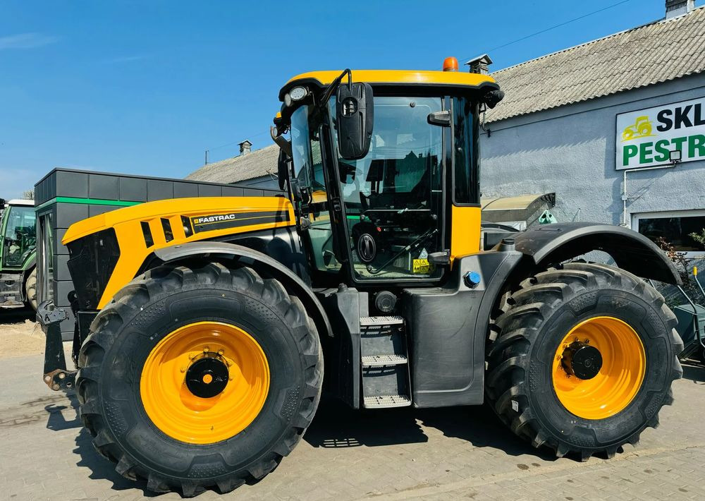 JCB Fastrac 4220 - Traktor: 4 kép. JCB Fastrac 4220 - Traktor: 4 kép.