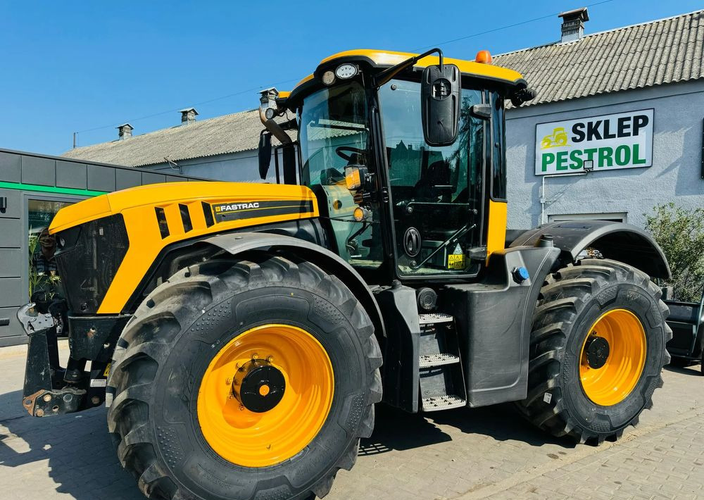 JCB Fastrac 4220 - Traktor: 1 kép. JCB Fastrac 4220 - Traktor: 1 kép.