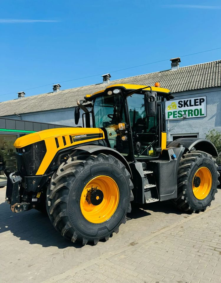 JCB Fastrac 4220 - Traktor: 2 kép. JCB Fastrac 4220 - Traktor: 2 kép.