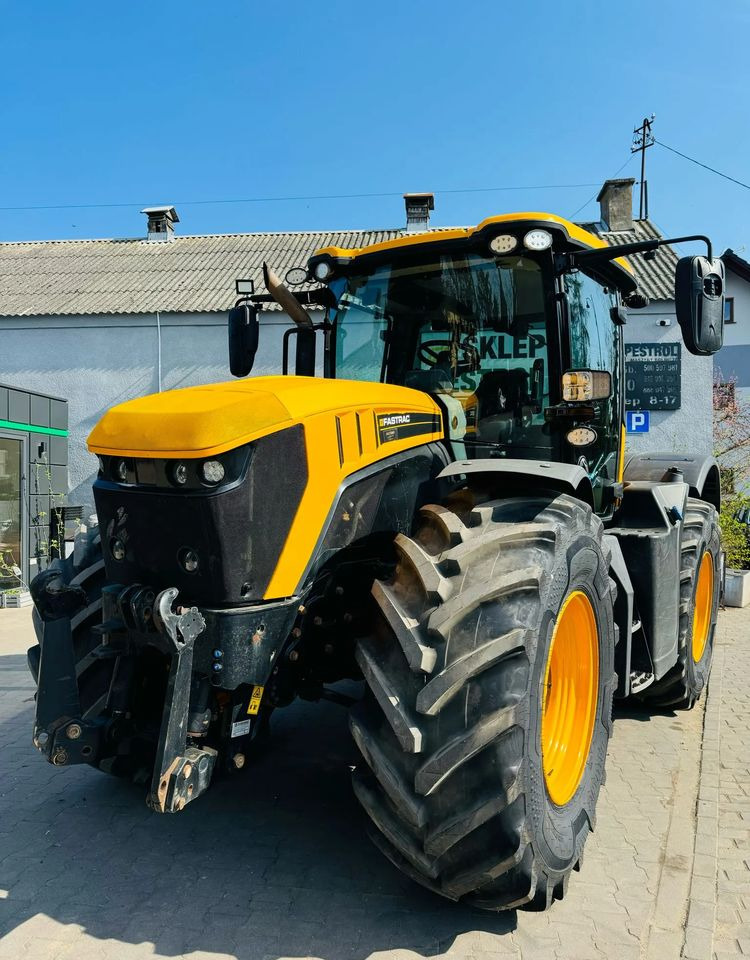 JCB Fastrac 4220 - Traktor: 3 kép. JCB Fastrac 4220 - Traktor: 3 kép.