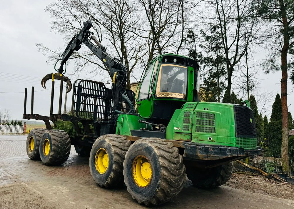 John Deere 1910E - Kihordó: 3 kép. John Deere 1910E - Kihordó: 3 kép.