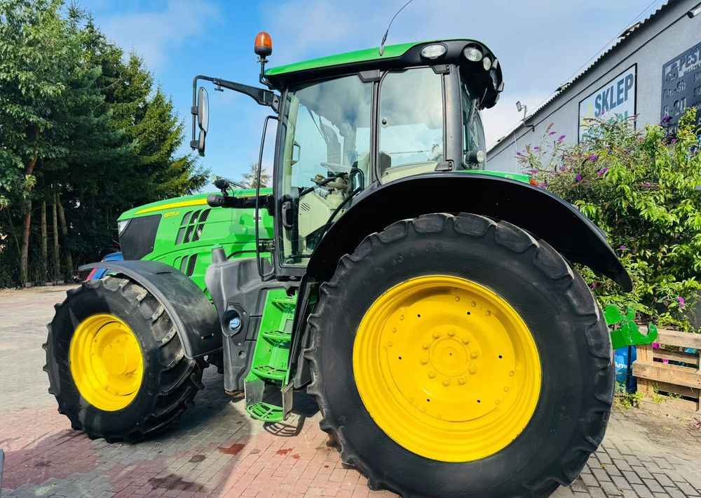 John Deere 6175R - Traktor: 2 kép. John Deere 6175R - Traktor: 2 kép.