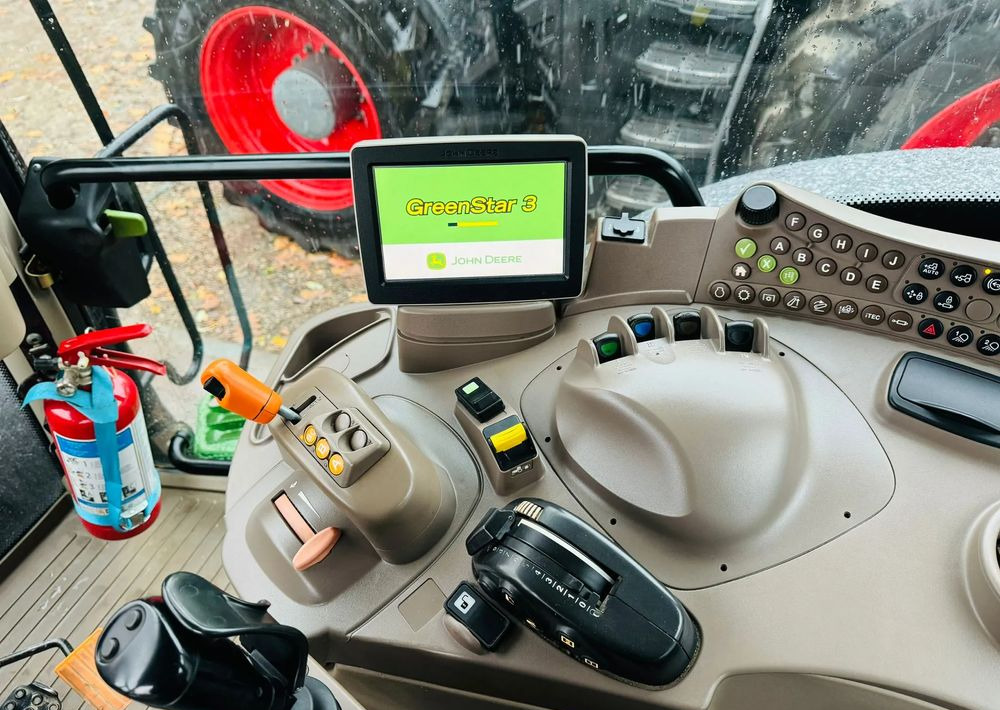 John Deere 6210R - Traktor: 4 kép. John Deere 6210R - Traktor: 4 kép.