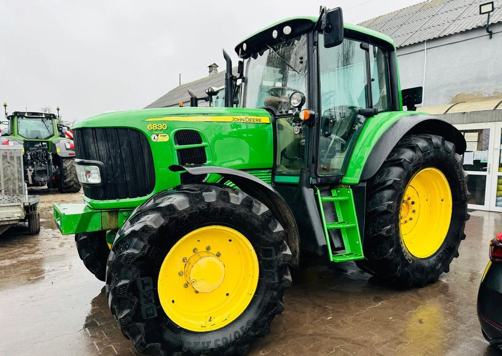 John Deere 6830 PREMIUM - Traktor: 1 kép. John Deere 6830 PREMIUM - Traktor: 1 kép.