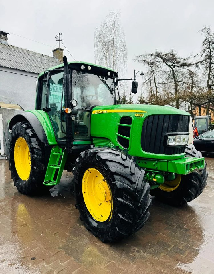 John Deere 6830 PREMIUM - Traktor: 5 kép. John Deere 6830 PREMIUM - Traktor: 5 kép.