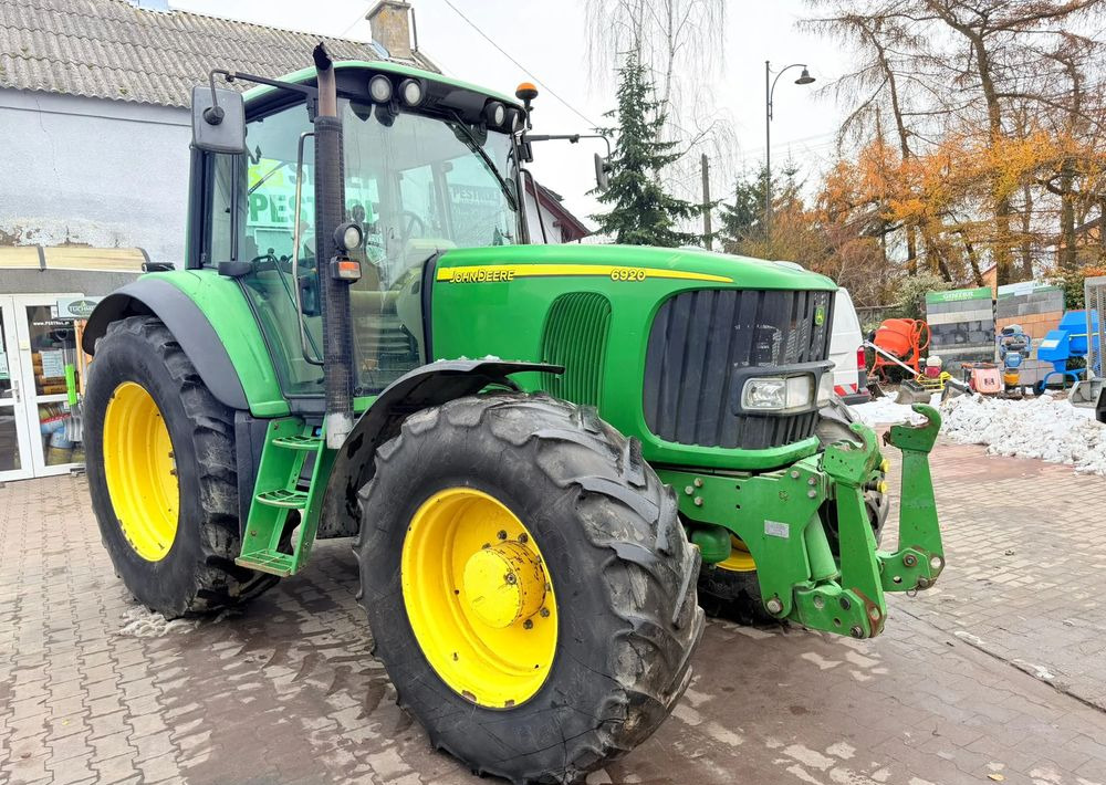 John Deere 6920 - Traktor: 1 kép. John Deere 6920 - Traktor: 1 kép.