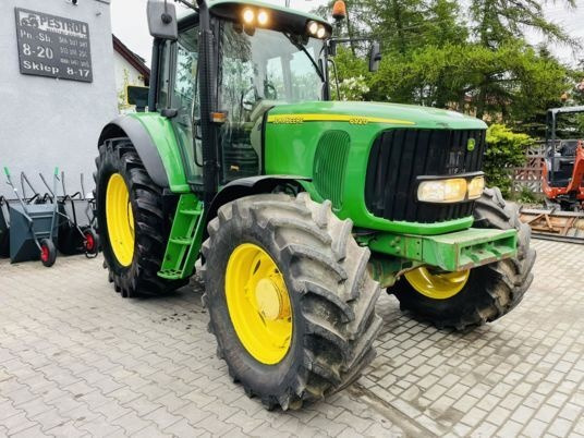 John Deere 6920 - Traktor: 1 kép. John Deere 6920 - Traktor: 1 kép.