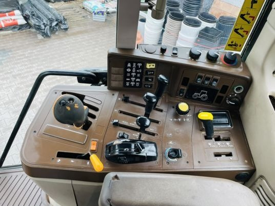 John Deere 6920 - Traktor: 4 kép. John Deere 6920 - Traktor: 4 kép.
