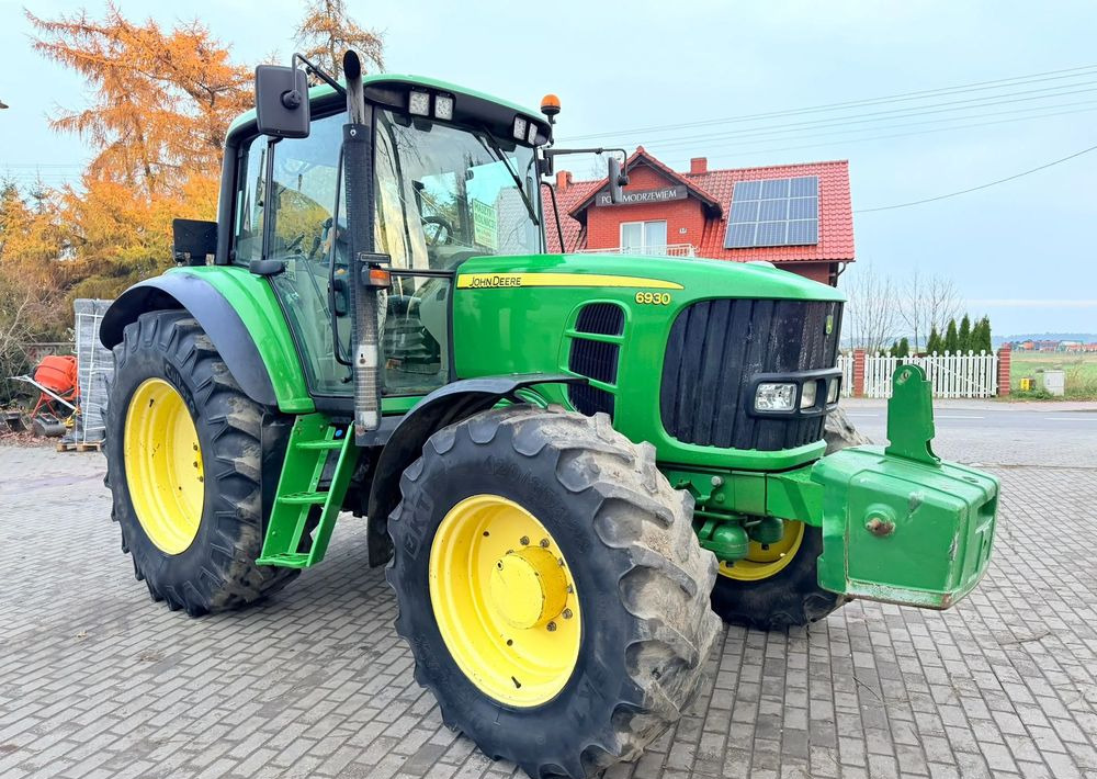 John Deere 6930 - Traktor: 1 kép. John Deere 6930 - Traktor: 1 kép.