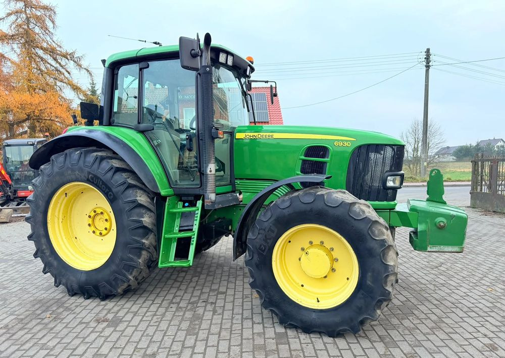 John Deere 6930 - Traktor: 3 kép. John Deere 6930 - Traktor: 3 kép.