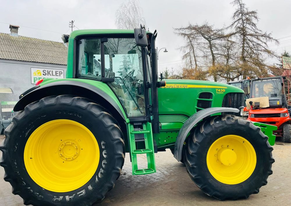 John Deere 7430 - Traktor: 5 kép. John Deere 7430 - Traktor: 5 kép.