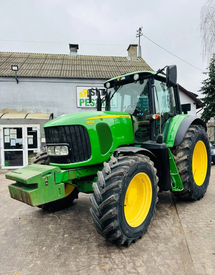 John Deere 7430 Premium - Traktor: 1 kép. John Deere 7430 Premium - Traktor: 1 kép.