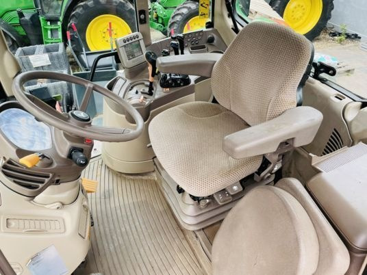 John Deere 7530 PREMIUM - Traktor: 4 kép. John Deere 7530 PREMIUM - Traktor: 4 kép.