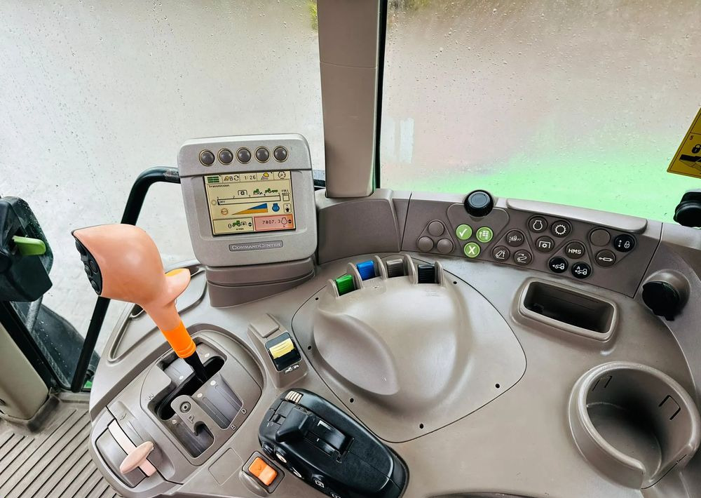 John Deere 7530 PREMIUM - Traktor: 5 kép. John Deere 7530 PREMIUM - Traktor: 5 kép.