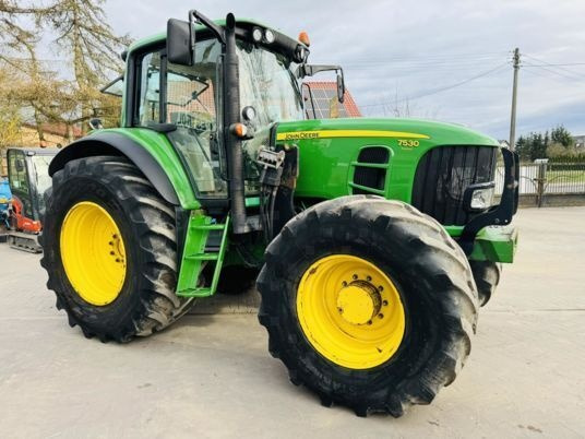 John Deere 7530 PREMIUM - Traktor: 4 kép. John Deere 7530 PREMIUM - Traktor: 4 kép.
