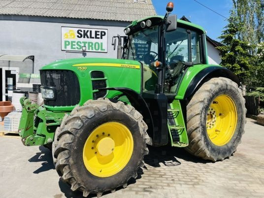 John Deere 7530 PREMIUM - Traktor: 2 kép. John Deere 7530 PREMIUM - Traktor: 2 kép.
