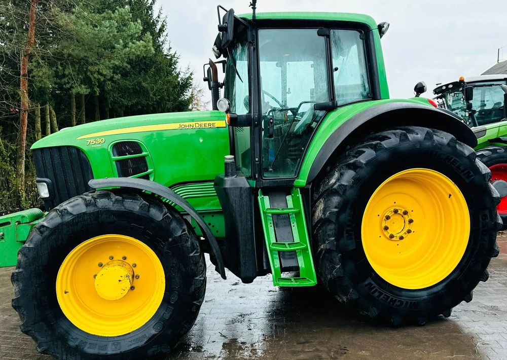 John Deere 7530 PREMIUM - Traktor: 4 kép. John Deere 7530 PREMIUM - Traktor: 4 kép.