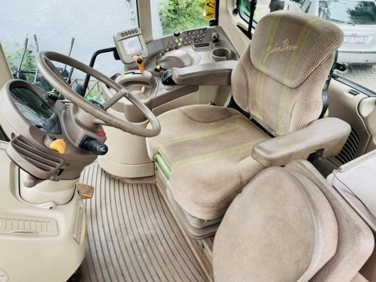 John Deere 7530 PREMIUM - Traktor: 2 kép. John Deere 7530 PREMIUM - Traktor: 2 kép.