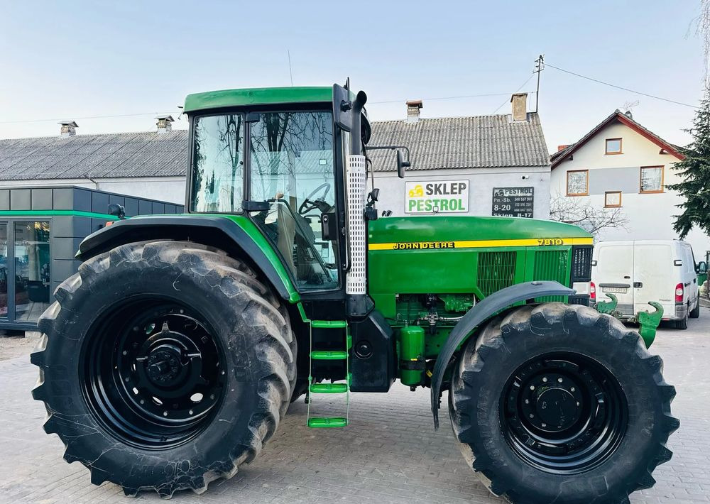 John Deere 7810 - Traktor: 4 kép. John Deere 7810 - Traktor: 4 kép.