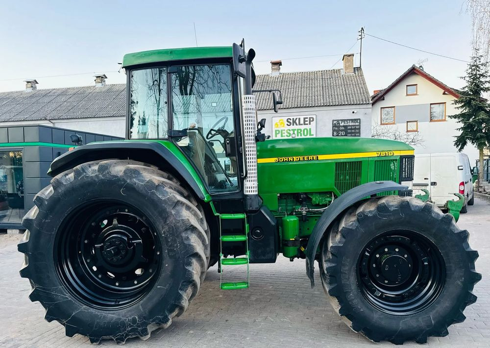 John Deere 7810 - Traktor: 3 kép. John Deere 7810 - Traktor: 3 kép.