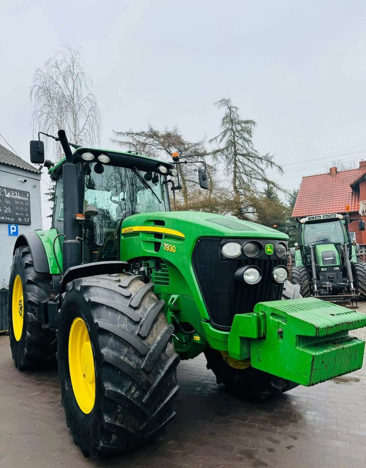 John Deere 7930 - Traktor: 2 kép. John Deere 7930 - Traktor: 2 kép.