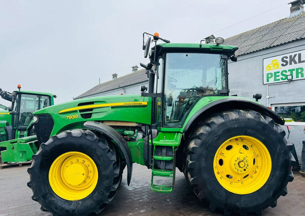 John Deere 7930 - Traktor: 1 kép. John Deere 7930 - Traktor: 1 kép.