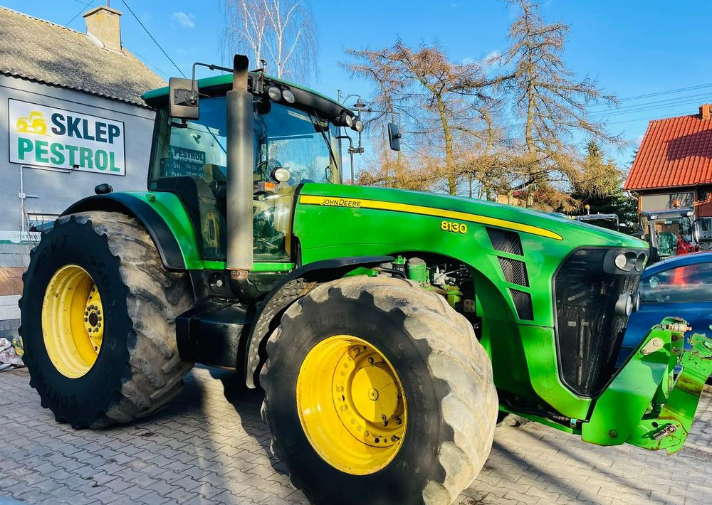 John Deere 8130 - Traktor: 1 kép. John Deere 8130 - Traktor: 1 kép.