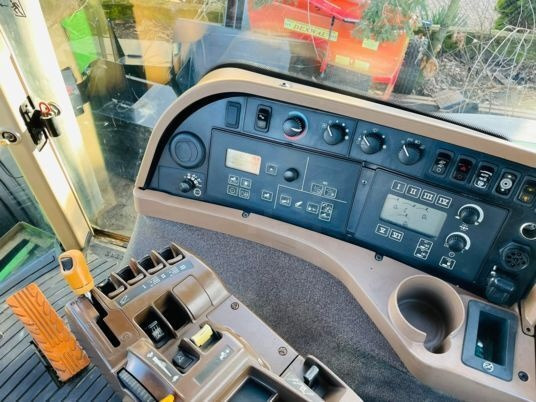 John Deere 8130 - Traktor: 5 kép. John Deere 8130 - Traktor: 5 kép.