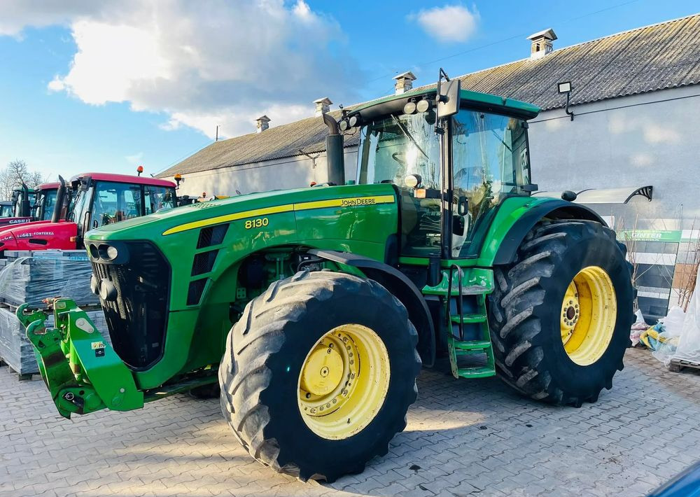 John Deere 8130 - Traktor: 4 kép. John Deere 8130 - Traktor: 4 kép.