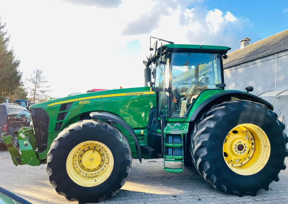 John Deere 8130 - Traktor: 5 kép. John Deere 8130 - Traktor: 5 kép.