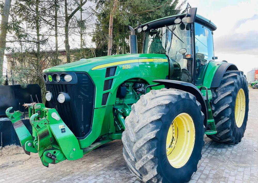 John Deere 8130 - Traktor: 2 kép. John Deere 8130 - Traktor: 2 kép.
