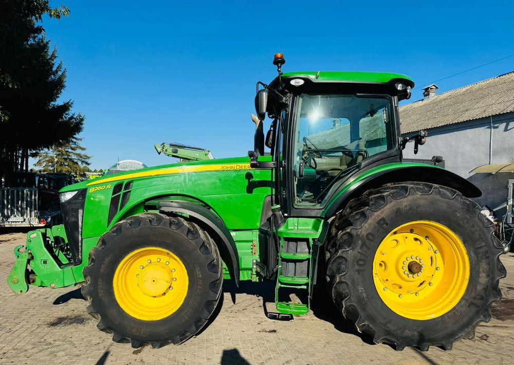 John Deere 8260R - Traktor: 5 kép. John Deere 8260R - Traktor: 5 kép.