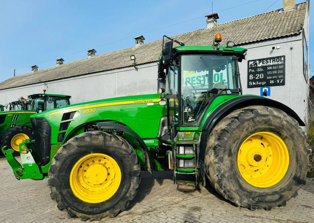 John Deere 8530 - Traktor: 2 kép. John Deere 8530 - Traktor: 2 kép.