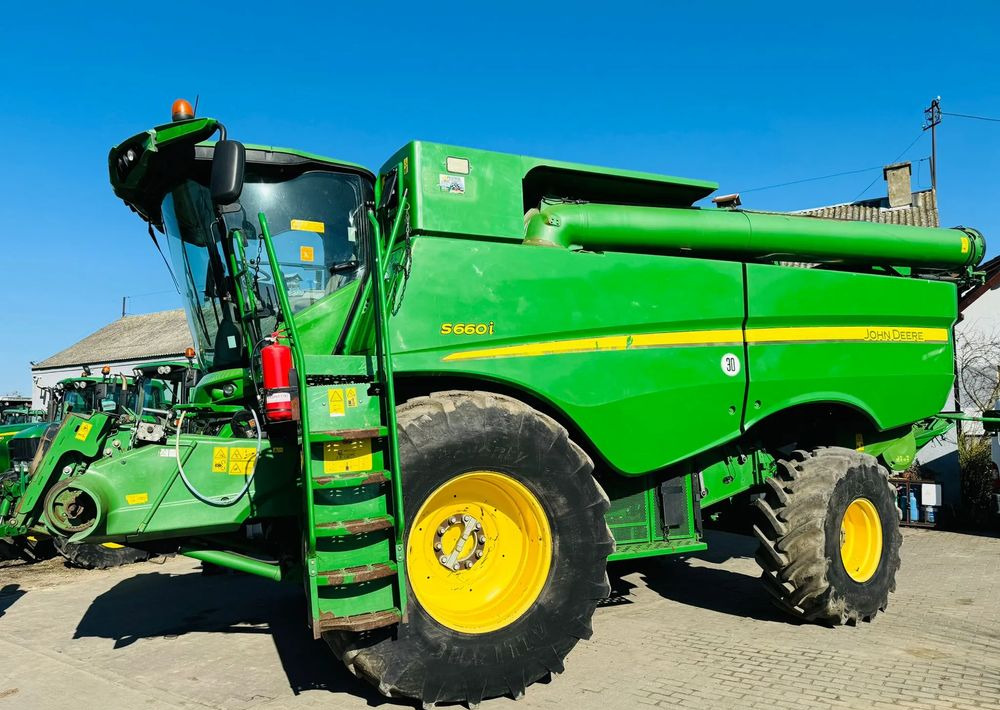 John Deere S660i - Kombájn: 5 kép. John Deere S660i - Kombájn: 5 kép.