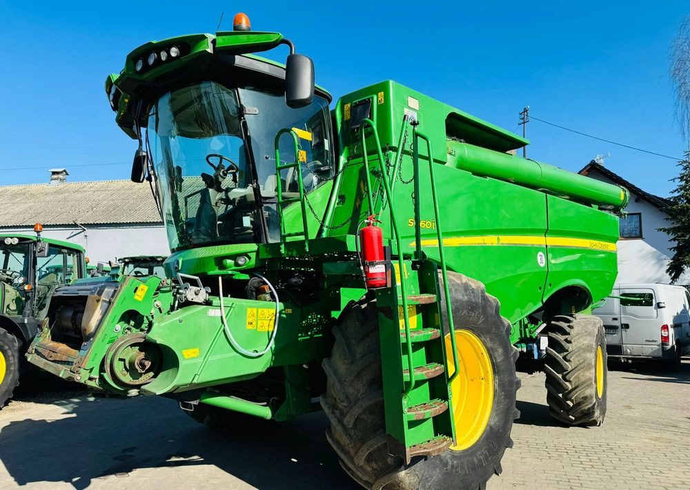 John Deere S660i - Kombájn: 1 kép. John Deere S660i - Kombájn: 1 kép.