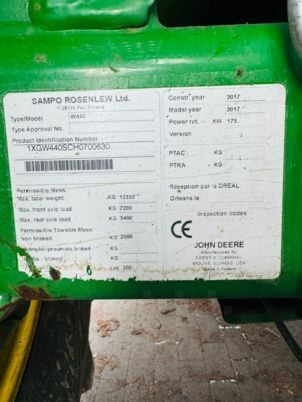 John Deere W440 - Kombájn: 3 kép. John Deere W440 - Kombájn: 3 kép.