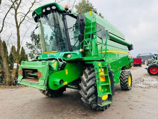 John Deere W440 - Kombájn: 4 kép. John Deere W440 - Kombájn: 4 kép.