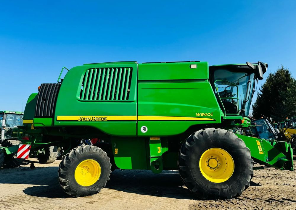 John Deere W540i - Kombájn: 1 kép. John Deere W540i - Kombájn: 1 kép.
