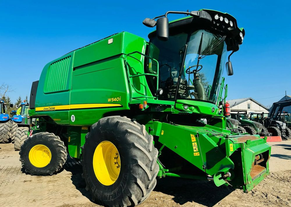John Deere W540i - Kombájn: 1 kép. John Deere W540i - Kombájn: 1 kép.