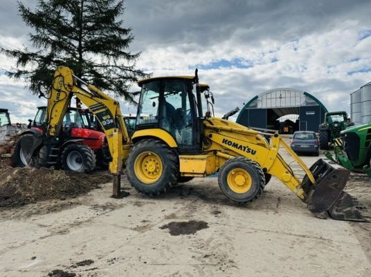 Komatsu WB 93R - Kotrórakodó: 1 kép. Komatsu WB 93R - Kotrórakodó: 1 kép.