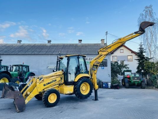 Komatsu WB 93R - Kotrórakodó: 2 kép. Komatsu WB 93R - Kotrórakodó: 2 kép.