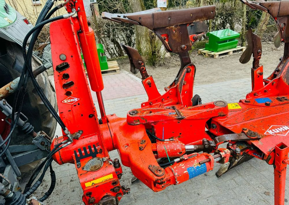 Kuhn Multi-master 122 - Eke: 2 kép. Kuhn Multi-master 122 - Eke: 2 kép.