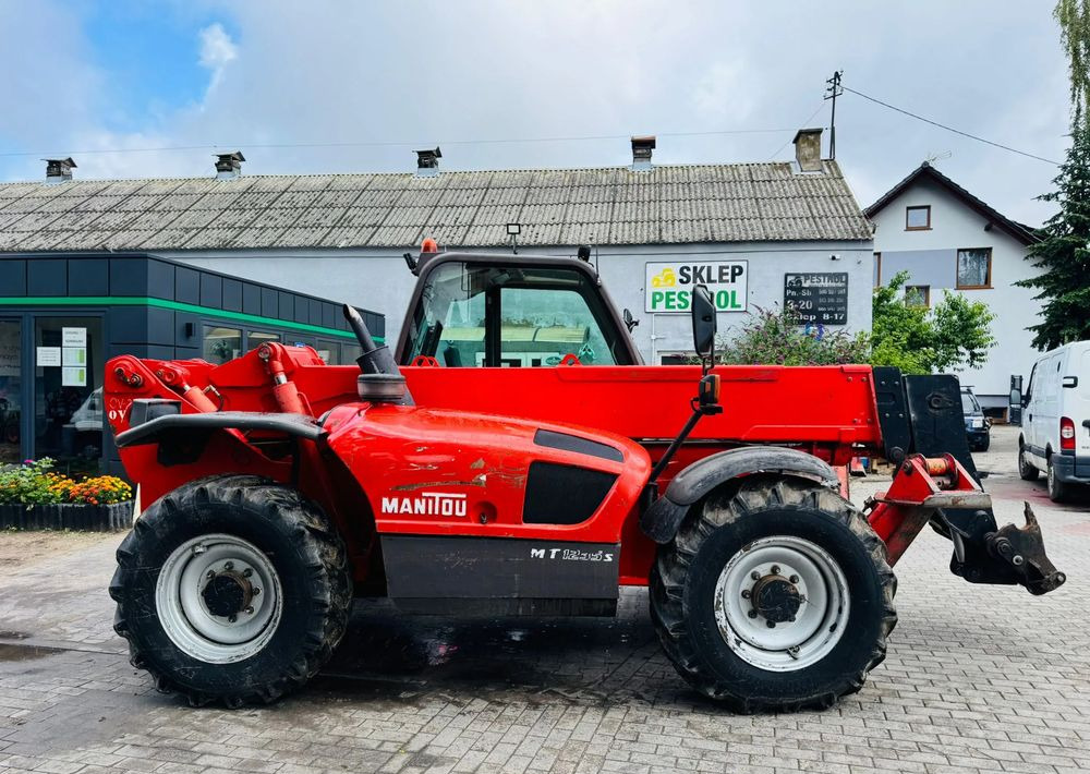 Manitou 1235S - Teleszkópos rakodó: 2 kép. Manitou 1235S - Teleszkópos rakodó: 2 kép.