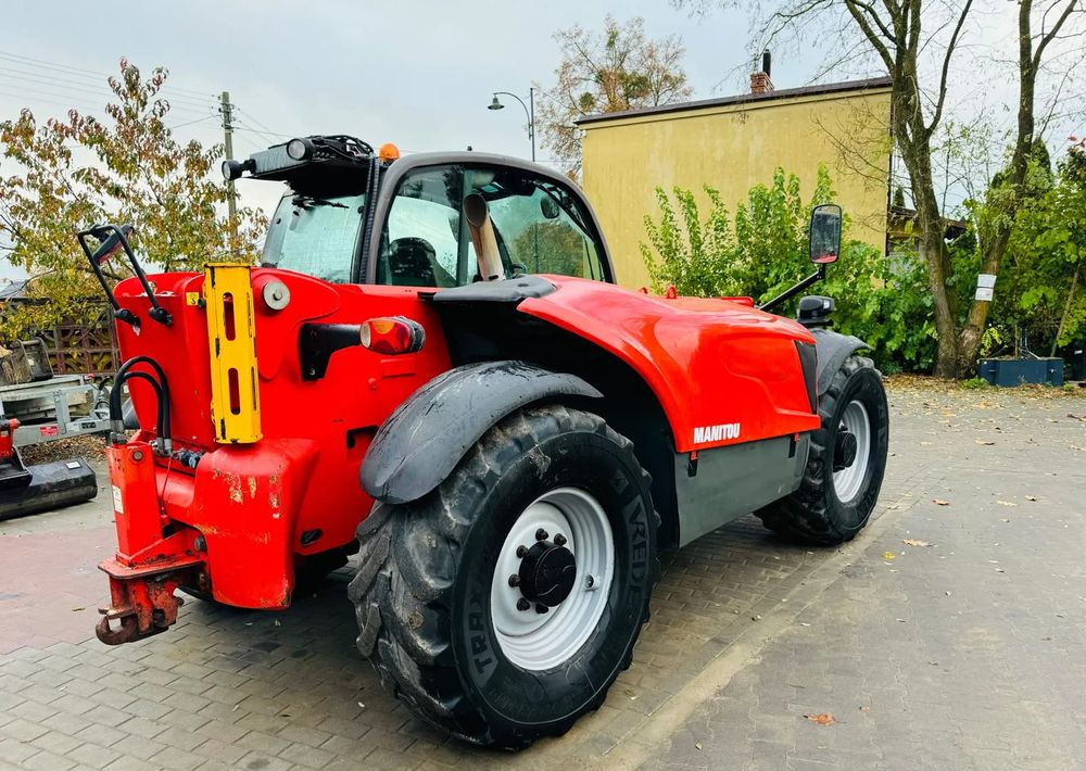 Manitou 840-137 - Teleszkópos rakodó: 2 kép. Manitou 840-137 - Teleszkópos rakodó: 2 kép.
